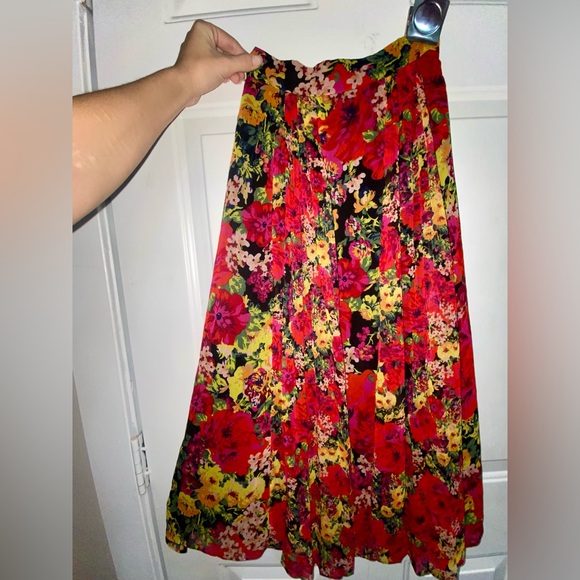 Aritzia “little moon” skirt floral print - Picture 2 of 3